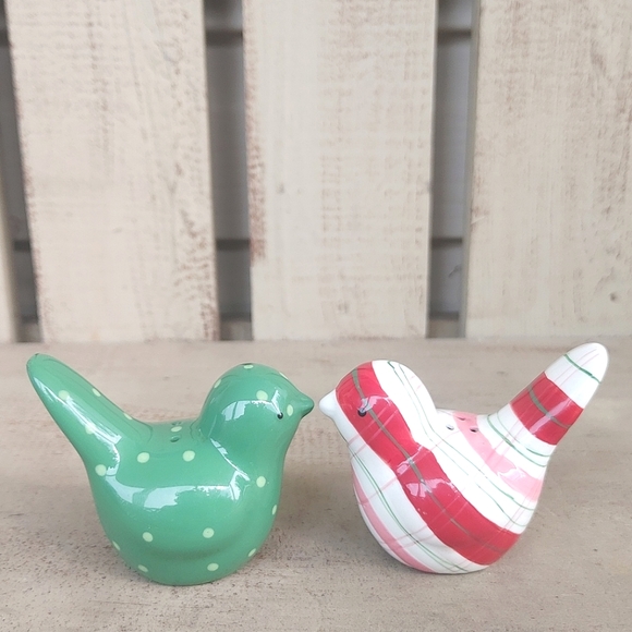 Vintage 1980s  Essential Homes Salt & Pepper Shakers Peppermint and Green Doves - Picture 5 of 12